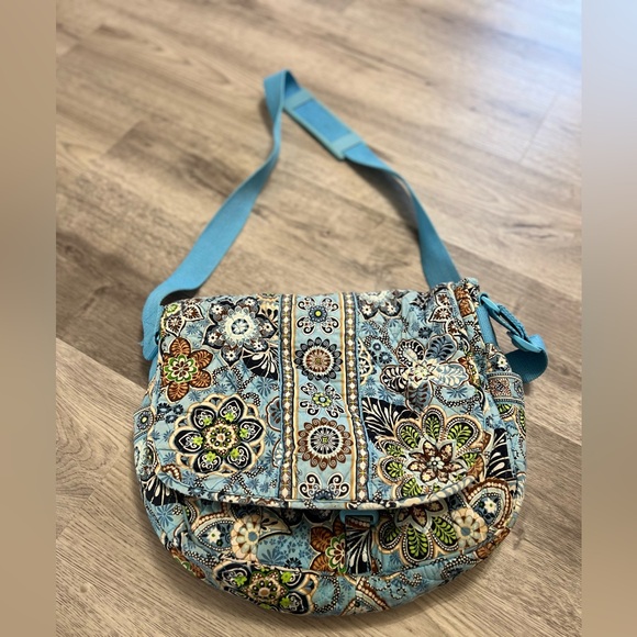 Vera Bradley Handbags - Vera Bradley Large Crossbody Messenger Bag